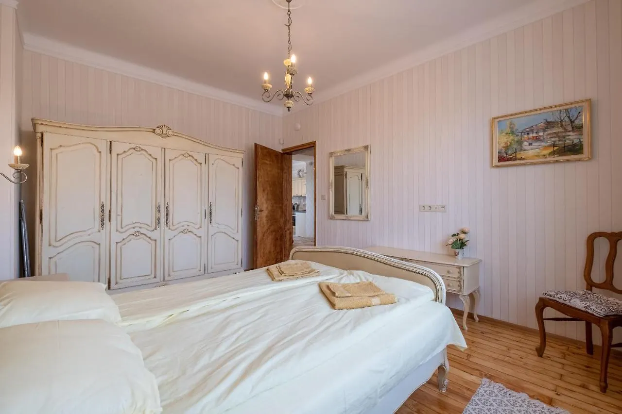 Artilcious Two Bedroom Park View Apartment Sofia
